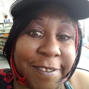 Meet your Posher, Elaine